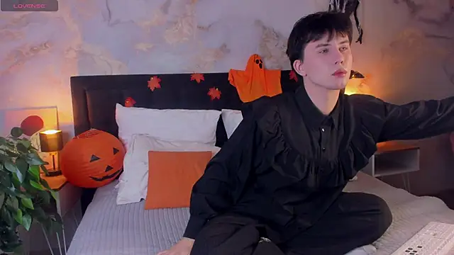 AdrianoAubert online show from November 6, 3:07 am