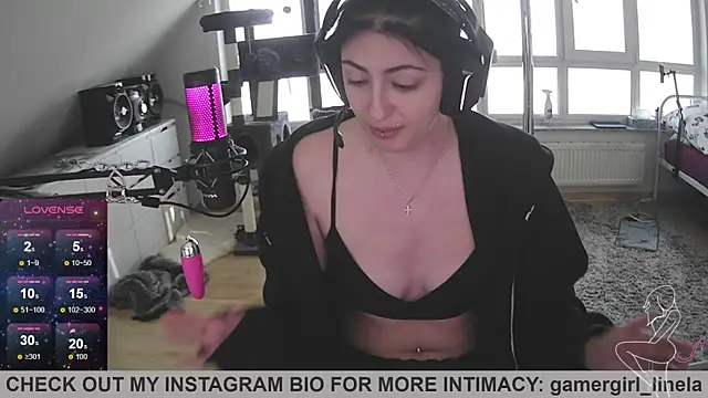 Snapshot of Gamergirl-Linela chatting on October 1, 3:07 pm Gamergirl-Linela online show from October 1, 3:07 pm