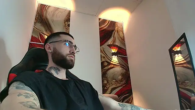 Snapshot of Luke_davis01 chatting on October 2, 12:45 pm Luke davis01 online show from October 2, 12:45 pm