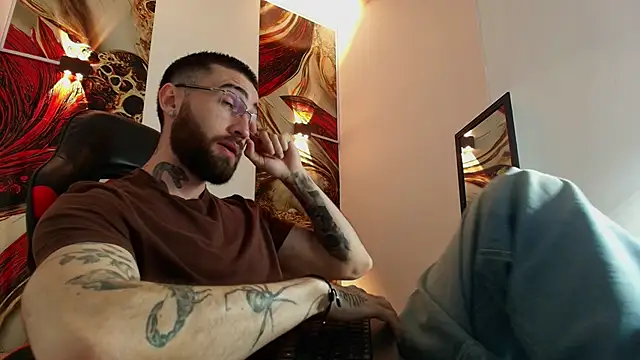 Snapshot of Luke_davis01 chatting on October 6, 1:19 pm Luke davis01 online show from October 6, 1:19 pm