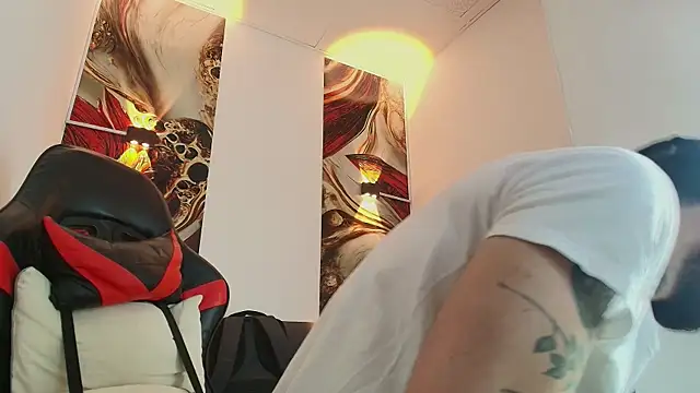 Snapshot of Luke_davis01 chatting on October 15, 1:11 pm Luke davis01 online show from October 15, 1:11 pm