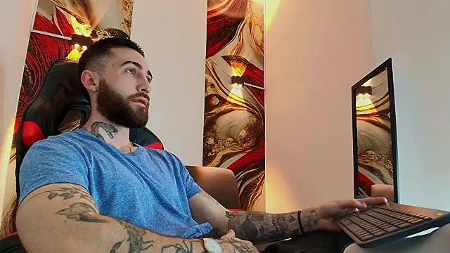 Snapshot of Luke_davis01 chatting on October 24, 1:40 pm Luke davis01 online show from October 24, 1:40 pm