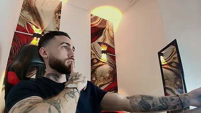 Snapshot of Luke_davis01 chatting on October 29, 1:24 pm Luke davis01 online show from October 29, 1:24 pm