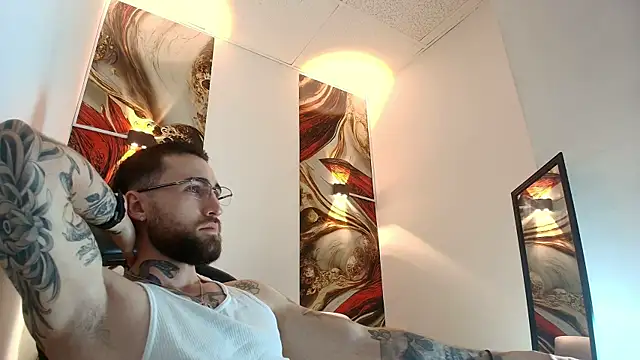 Snapshot of Luke_davis01 chatting on March 25, 1:06 pm Luke davis01 online show from March 25, 1:06 pm