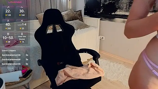 Nicole Hampton online show from February 17, 12:10 am