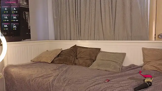 Nicole Hampton online show from September 11, 2:39 pm