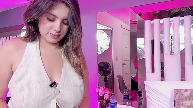 Snapshot of Cloee_Rainbow1 chatting on March 12, 11:53 am Cloee Rainbow1 online show from March 12, 11:53 am