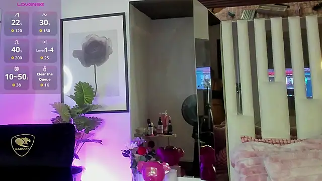 Snapshot of Cloee_Rainbow1 chatting on September 16, 12:06 pm Cloee Rainbow1 online show from September 16, 12:06 pm