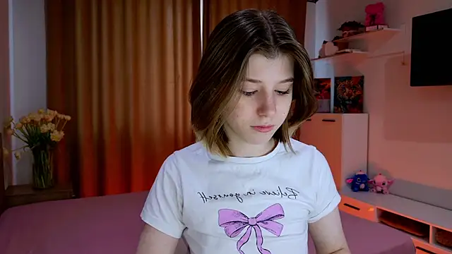 Snapshot of Bella_amory chatting on February 20, 1:44 pm Bella amory online show from February 20, 1:44 pm