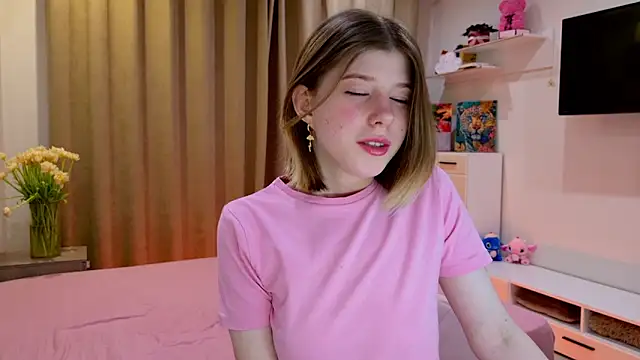 Snapshot of Bella_amory chatting on February 21, 10:00 pm Bella amory online show from February 21, 10:00 pm