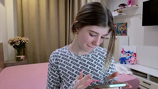 Snapshot of Bella_amory chatting on March 10, 8:25 pm Bella amory online show from March 10, 8:25 pm