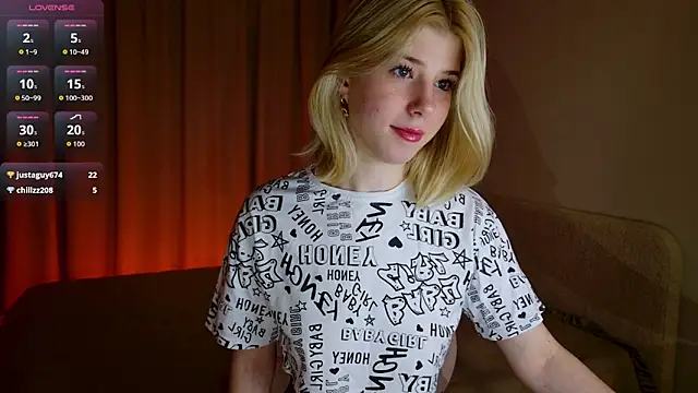 Snapshot of Bella_amory chatting on April 18, 6:34 pm Bella amory online show from April 18, 6:34 pm