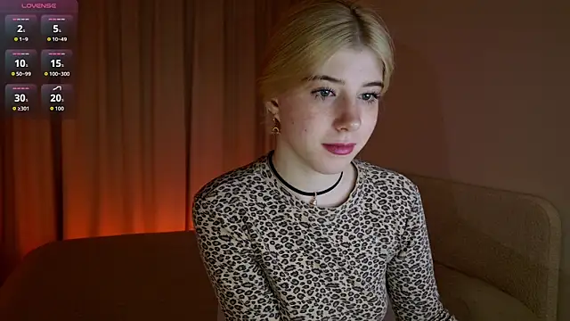 Snapshot of Bella_amory chatting on May 18, 1:17 pm Bella amory online show from May 18, 1:17 pm