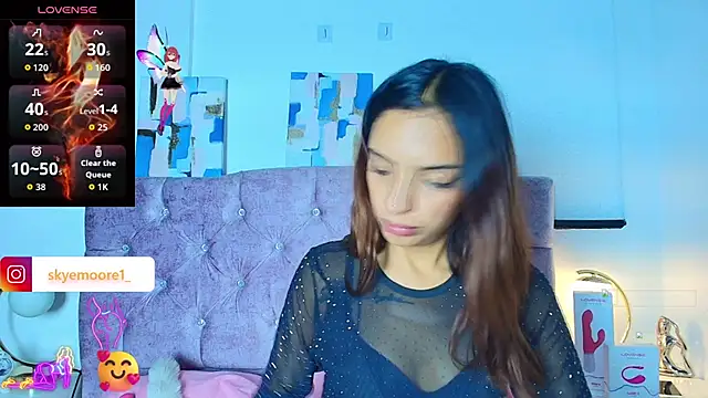 Snapshot of Skye_Moore chatting on October 2, 6:48 pm Skye Moore online show from October 2, 6:48 pm