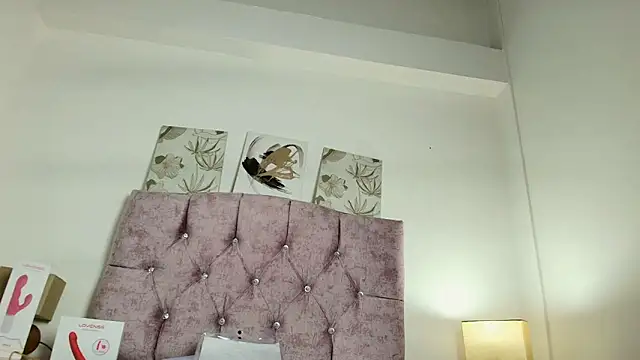 Snapshot of Skye_Moore chatting on October 9, 12:03 pm Skye Moore online show from October 9, 12:03 pm