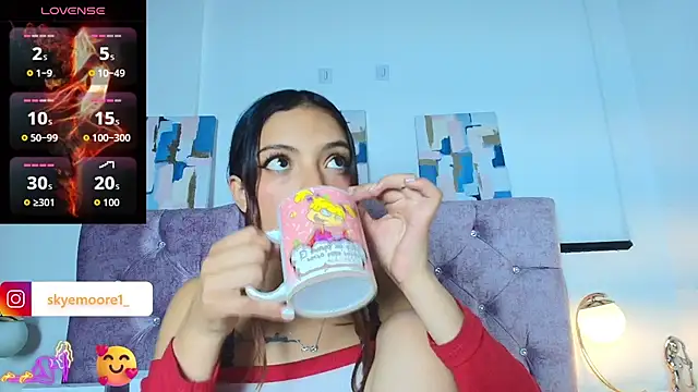 Snapshot of Skye_Moore chatting on October 10, 7:24 pm Skye Moore online show from October 10, 7:24 pm