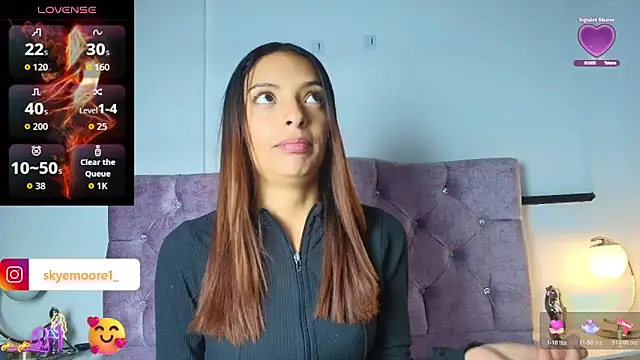 Snapshot of Skye_Moore chatting on October 17, 7:05 pm Skye Moore online show from October 17, 7:05 pm