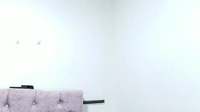 Snapshot of Skye_Moore chatting on October 20, 12:05 pm Skye Moore online show from October 20, 12:05 pm