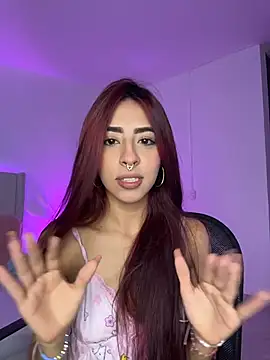 Snapshot of Mirandaa_Rogers chatting on April 19, 2:38 pm Mirandaa Rogers online show from April 19, 2:38 pm