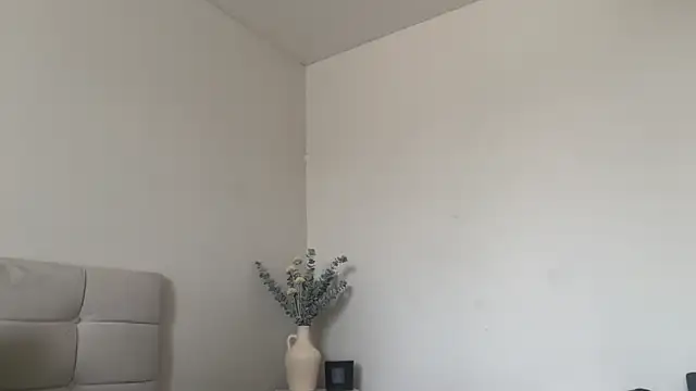 Snapshot of skyejde chatting on March 13, 10:11 am skyejde online show from March 13, 10:11 am