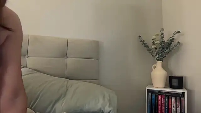 Snapshot of skyejde chatting on March 23, 8:35 pm skyejde online show from March 23, 8:35 pm