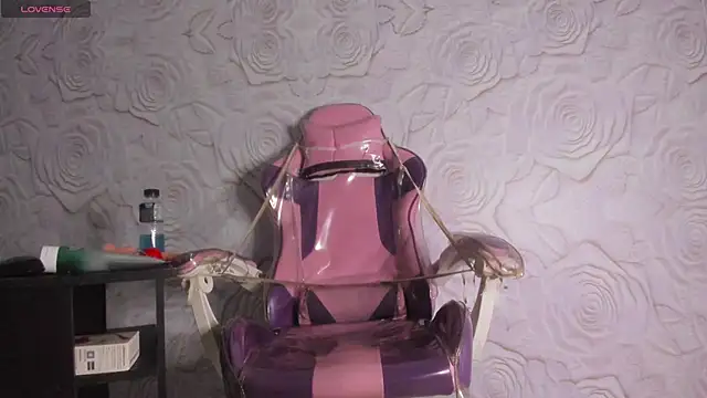 Snapshot of Brianna_Hard chatting on March 9, 4:27 am Brianna Hard online show from March 9, 4:27 am