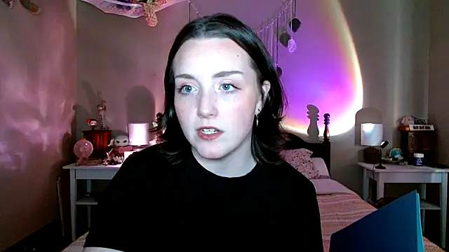 lilmisspuppet online show from August 9, 10:47 pm