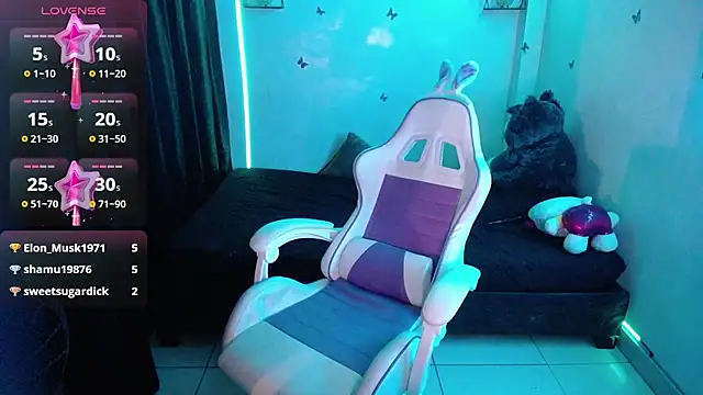 Snapshot of hello_kityy25 chatting on February 19, 3:17 am hello kityy25 online show from February 19, 3:17 am