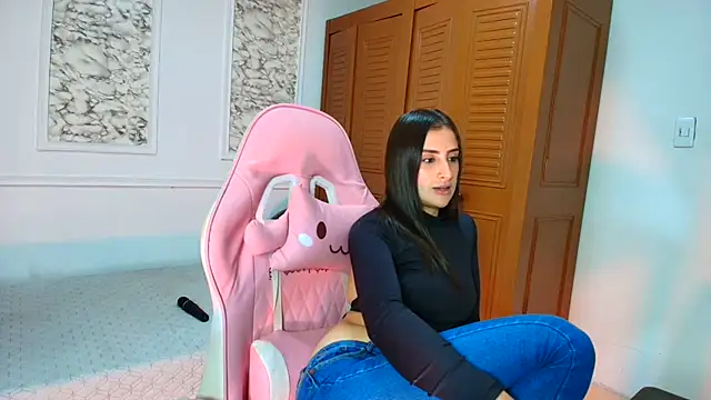 Danella houston online show from February 10, 7:18 pm