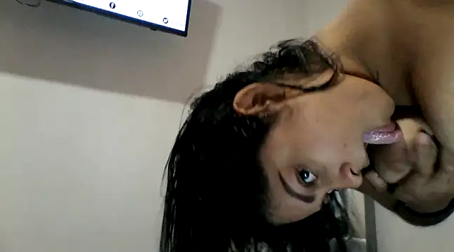 Snapshot of Tana_latin chatting on February 8, 10:19 pm Tana latin online show from February 8, 10:19 pm