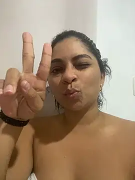 Snapshot of Tana_latin chatting on February 25, 12:14 am Tana latin online show from February 25, 12:14 am