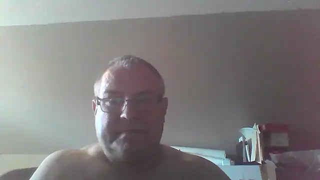 Snapshot of mkestr69 chatting on October 1, 5:19 pm mkestr69 online show from October 1, 5:19 pm