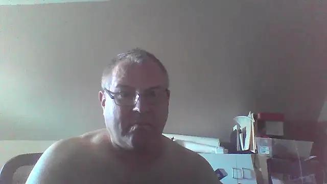 Snapshot of mkestr69 chatting on October 10, 5:12 pm mkestr69 online show from October 10, 5:12 pm