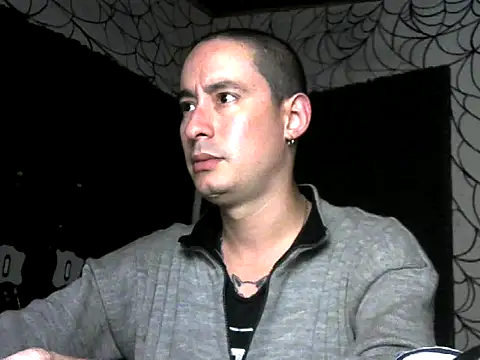 Snapshot of vampireathome chatting on November 25, 3:17 am vampireathome online show from November 25, 3:17 am