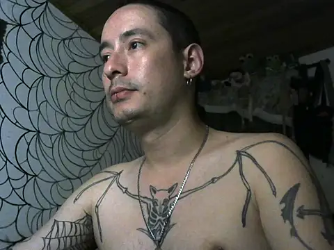 Snapshot of vampireathome chatting on April 30, 6:42 am vampireathome online show from April 30, 6:42 am