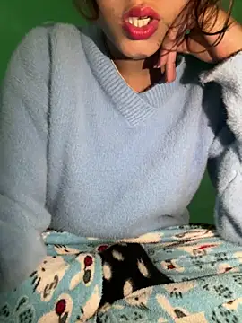 Snapshot of shnaz_1 chatting on December 16, 5:07 pm shnaz 1 online show from December 16, 5:07 pm