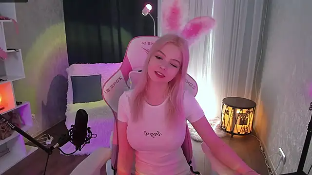 AshleySnowflake online show from March 21, 10:17 am