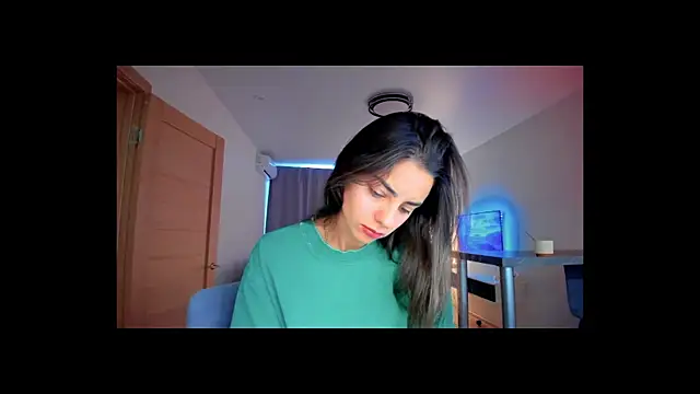 Snapshot of EmiliaZen chatting on September 28, 12:21 pm EmiliaZen online show from September 28, 12:21 pm