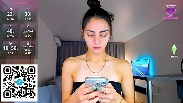 Snapshot of EmiliaZen chatting on October 9, 2:37 pm EmiliaZen online show from October 9, 2:37 pm