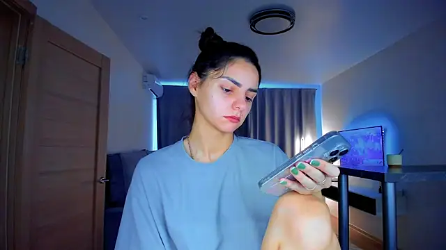 Snapshot of EmiliaZen chatting on October 16, 1:01 pm EmiliaZen online show from October 16, 1:01 pm