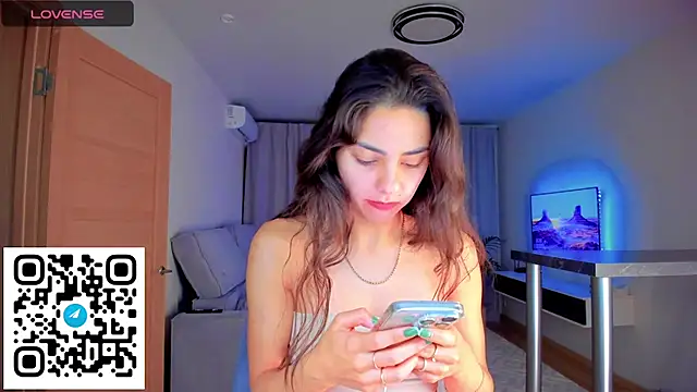 Snapshot of EmiliaZen chatting on October 21, 3:24 pm EmiliaZen online show from October 21, 3:24 pm