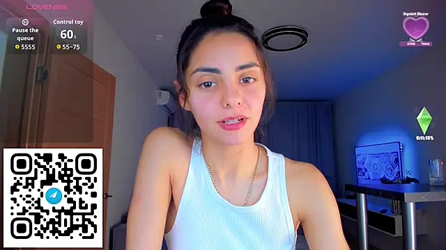 Snapshot of EmiliaZen chatting on October 31, 5:14 pm EmiliaZen online show from October 31, 5:14 pm