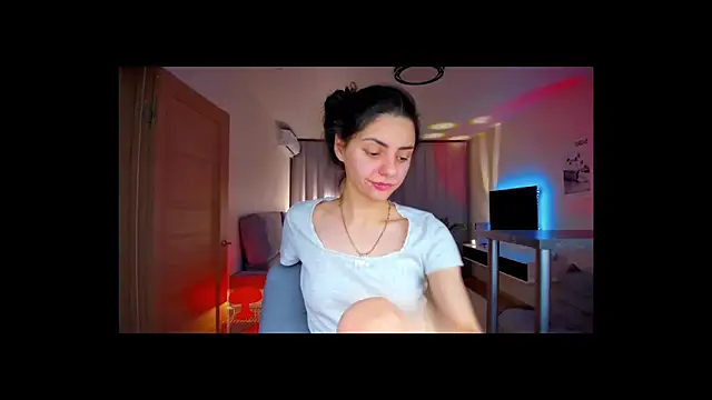 EmiliaZen online show from March 18, 7:28 pm