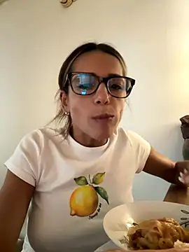 Snapshot of PlayfulShow chatting on September 23, 8:06 am PlayfulShow online show from September 23, 8:06 am