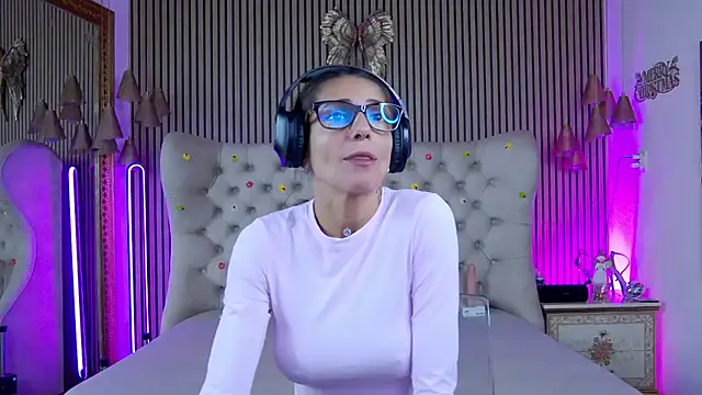 Snapshot of PlayfulShow chatting on September 29, 7:13 am PlayfulShow online show from September 29, 7:13 am