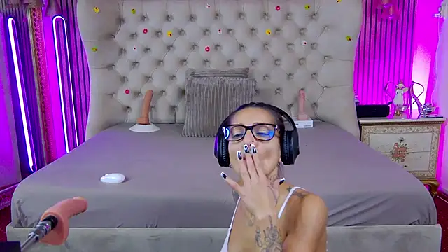 Snapshot of PlayfulShow chatting on October 15, 8:47 am PlayfulShow online show from October 15, 8:47 am