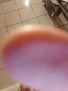 Snapshot of NoLubricantNeeded chatting on December 20, 7:32 pm NoLubricantNeeded online show from December 20, 7:32 pm