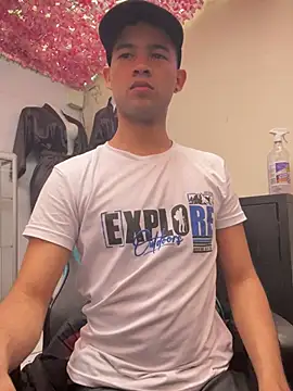 Snapshot of Twink_X chatting on February 16, 7:27 pm Twink X online show from February 16, 7:27 pm