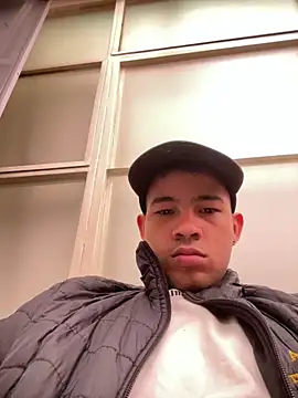 Snapshot of Twink_X chatting on February 17, 7:21 pm Twink X online show from February 17, 7:21 pm