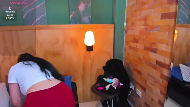 scarlet edwars online show from November 15, 12:02 pm